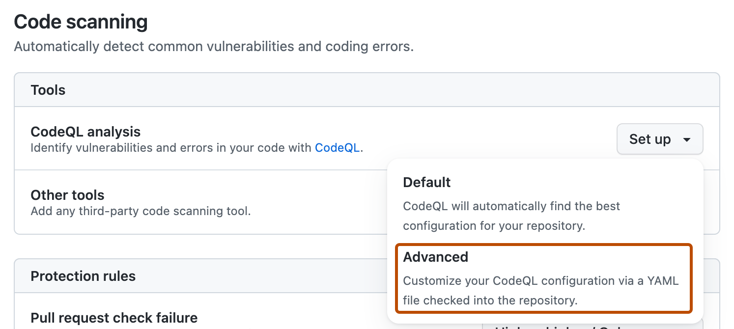 Capture d’écran de la section « Code scanning » des paramètres « Code security and analysis ». Le bouton « Configuration avancée » est mis en évidence à l’aide d’un rectangle orange.